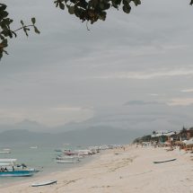 The Beauty of Nusa Lembongan Beach, Bali: A Tranquil Atmosphere Amid Overcast Weather