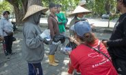 Komunitas @c3reachnorthkuta Bagikan Makanan Gratis di Lapangan Renon