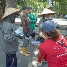 Komunitas @c3reachnorthkuta Bagikan Makanan Gratis di Lapangan Renon