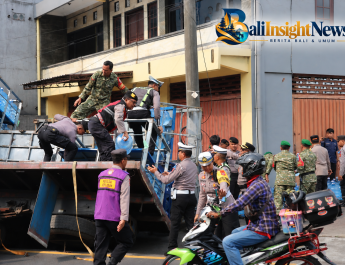 Wakapolres Badung Pimpin Evakuasi Truk Terperosok di Beringkit