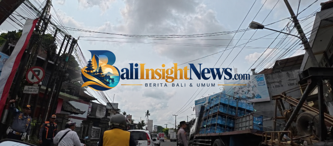 Truk Galon Mogok di Pasar Beringkit Bali, Lalulintas Mengwi Macet Panjang