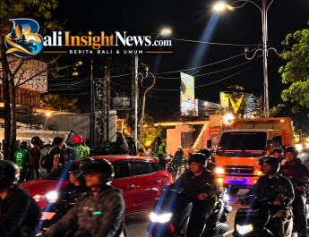 Pick-Up Tabrak Tiang Rambu di Bypass Ngurah Rai, Dua Orang Luka Parah